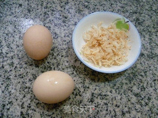 生菜虾皮摊鸡蛋的做法步骤：1