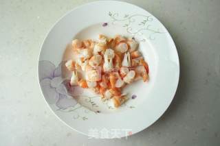 菠萝虾仁焗饭的做法步骤：2