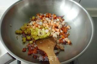 菠萝虾仁焗饭的做法步骤：6