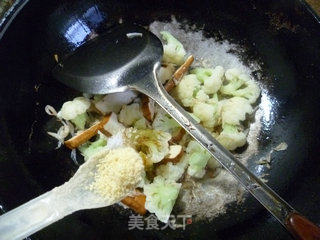 虾皮香干炒花菜的做法步骤：11