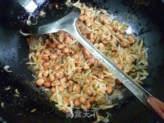 虾皮炒花生米的做法步骤：7