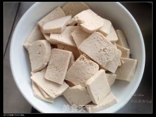 白菜冻豆腐--冬季首选养生菜的做法步骤：1