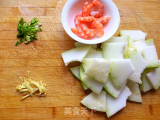 冬瓜虾仁汤的做法步骤：1