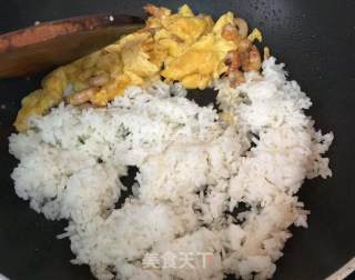秋葵虾仁味噌蛋炒饭的做法步骤：5