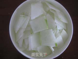 清炒冬瓜虾皮的做法步骤：1