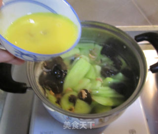 黄瓜二吃--【凉拌黄瓜皮】【虾米鸡蛋黄瓜汤】的做法步骤：9