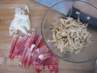 肉丝虾皮炒土豆丝的做法步骤：3