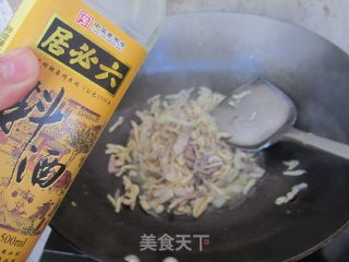 肉丝虾皮炒土豆丝的做法步骤：7