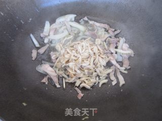 肉丝虾皮炒土豆丝的做法步骤：6