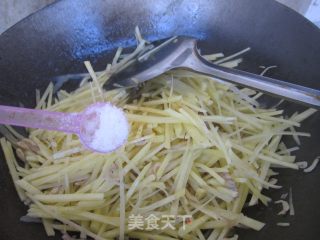 肉丝虾皮炒土豆丝的做法步骤：10