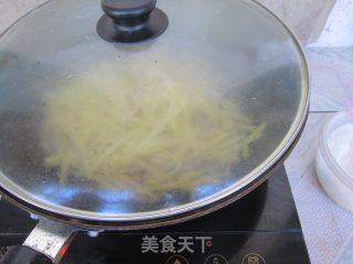 肉丝虾皮炒土豆丝的做法步骤：13
