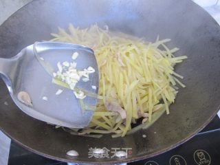 肉丝虾皮炒土豆丝的做法步骤：14