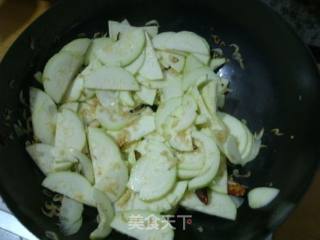 我的家常菜之——西葫芦炒虾皮的做法步骤：6
