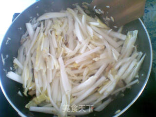 【一个人哒午餐】鲜香大白菜的做法步骤：5