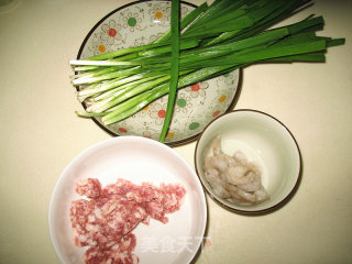 韭菜虾仁猪肉饺子的做法步骤：1