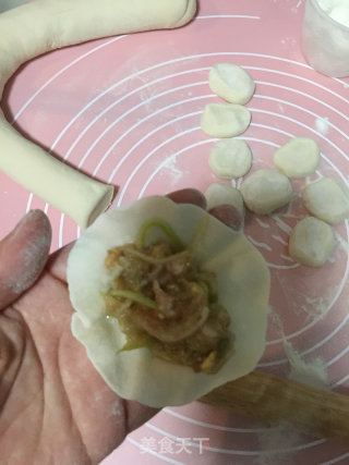 角瓜鸡蛋虾仁锅贴的做法步骤：9