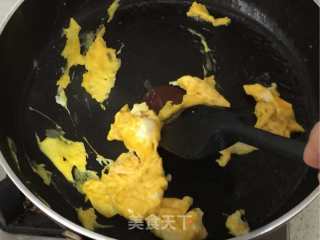 彩椒虾仁蛋炒饭的做法步骤：9