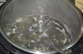 紫菜蛋花虾皮汤的做法步骤：2