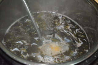 紫菜蛋花虾皮汤的做法步骤：3