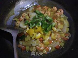 【咖喱土豆虾仁】----鲜美爽口的做法步骤：9