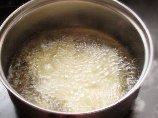 三鲜锅巴（剩米饭的妙用）的做法步骤：4