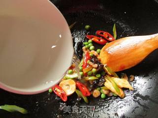 三鲜锅巴（剩米饭的妙用）的做法步骤：13