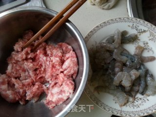 鲜虾猪肉包的做法步骤：1