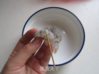 鲜菇虾仁西兰花的做法步骤：1