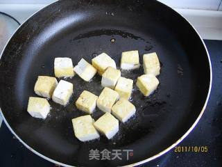 鲜汤白菜粉丝炖豆腐的做法步骤：2