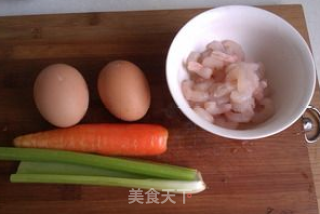 黄金虾仁蛋炒饭的做法步骤：1