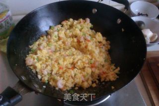 黄金虾仁蛋炒饭的做法步骤：9