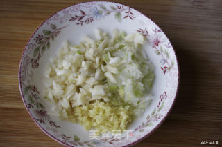 清爽鲜美易消化的超级好菜—韭菜苔炒虾仁的做法步骤：3