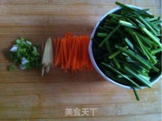 韭菜苔炒虾仁的做法步骤：2
