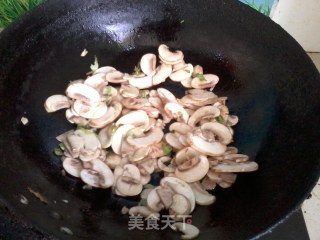鲜美双胞菇汤的做法步骤：5