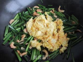 韭苔虾仁炒鸡蛋的做法步骤：8