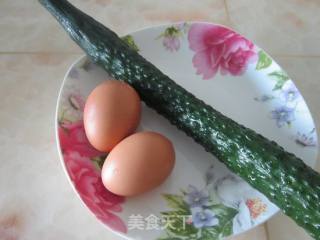 家常黄瓜炒鸡蛋的做法步骤：1