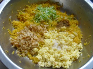 ﻿南瓜鸡蛋素饺的做法步骤：4