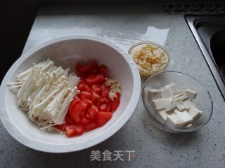 番茄金针菇虾皮汤的做法步骤：1