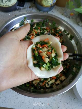 韭菜香菇胡萝卜饺子的做法步骤：4