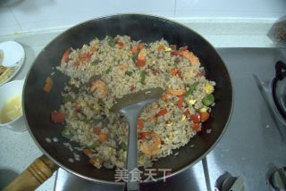 牛肉鲜虾五彩焗饭的做法步骤：6