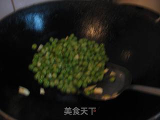 豌豆虾仁的做法步骤：1