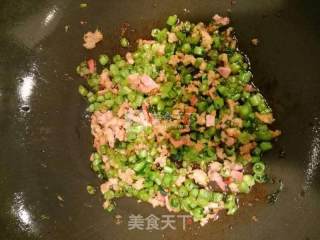 紫苏肉末培根炒豆角的做法步骤：4