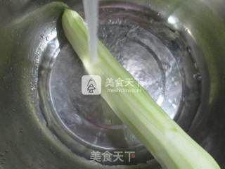 虾皮千张煮长瓜 的做法步骤：2