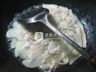 虾皮千张煮长瓜 的做法步骤：8