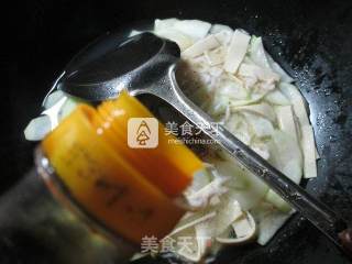 虾皮千张煮长瓜 的做法步骤：9