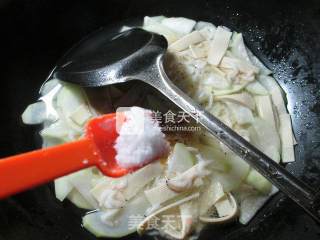 虾皮千张煮长瓜 的做法步骤：10