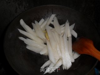 虾仁豆腐萝卜汤的做法步骤：3