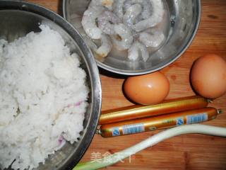虾仁火腿蛋炒饭的做法步骤：1