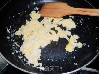 虾仁火腿蛋炒饭的做法步骤：4