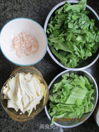 芥菜炒冬笋的做法步骤：1